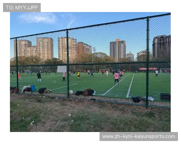 足球训练中的小场地对抗与技术提高